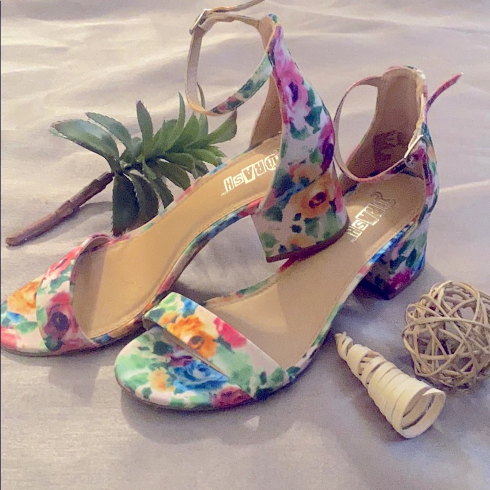 🌷FLORAL ANKLE STRAP HEELS 7🌷
